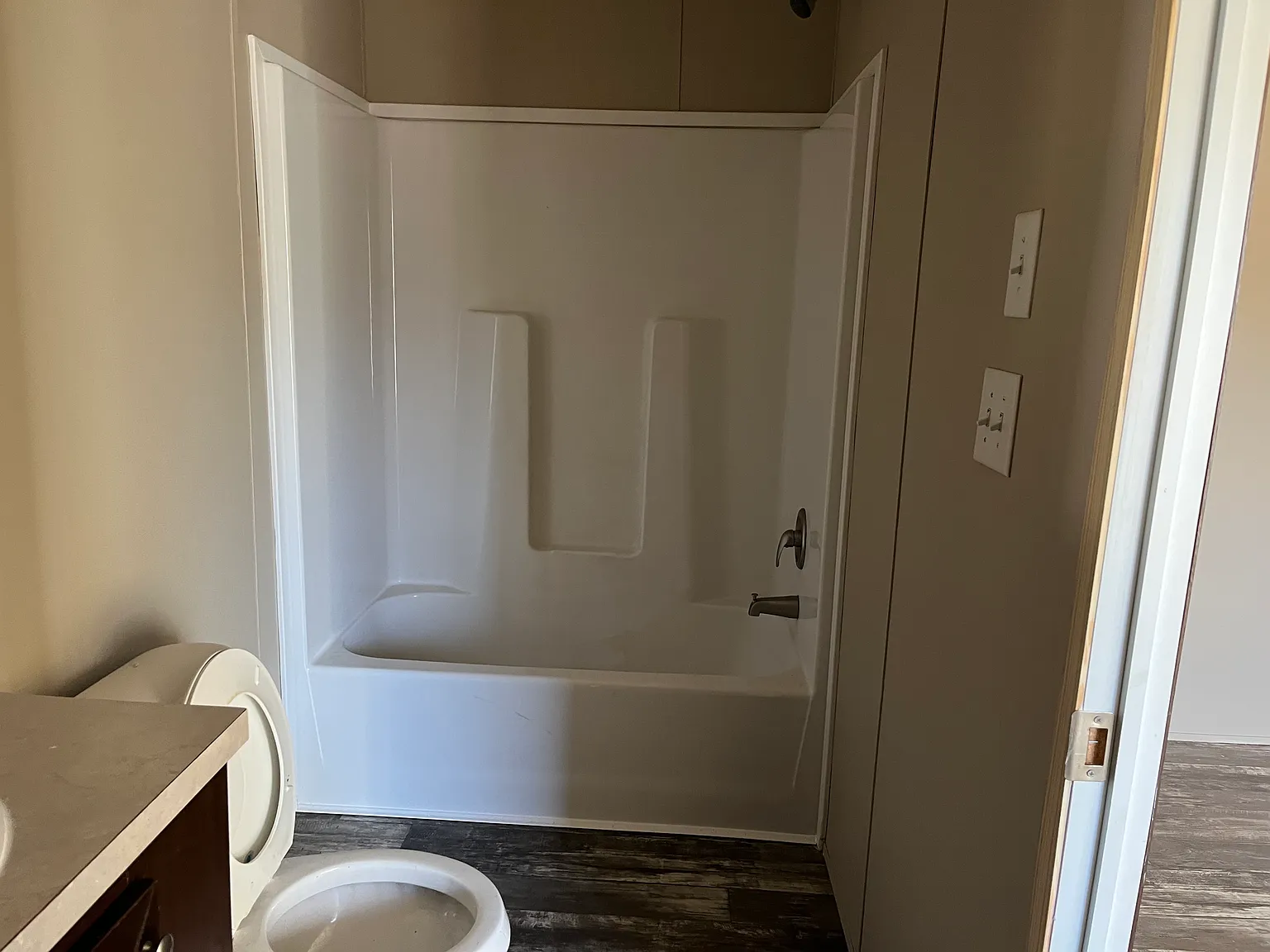 3 bed, 1000 sqft, $1,300 — Photo 3