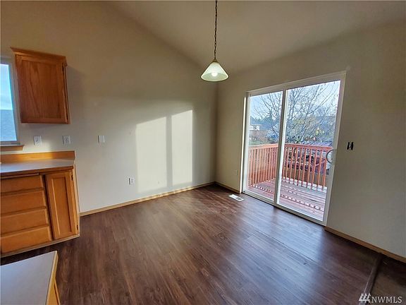 5th image of 1118 187th Street Ct E