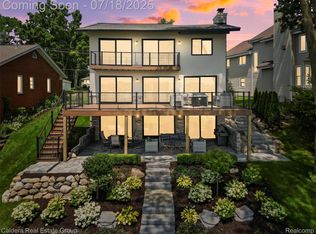 4555 Motorway Dr, Waterford, MI 48328
