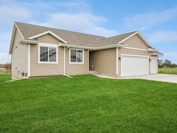 6606 Artesa Bell Dr SW, Cedar Rapids, IA 52404