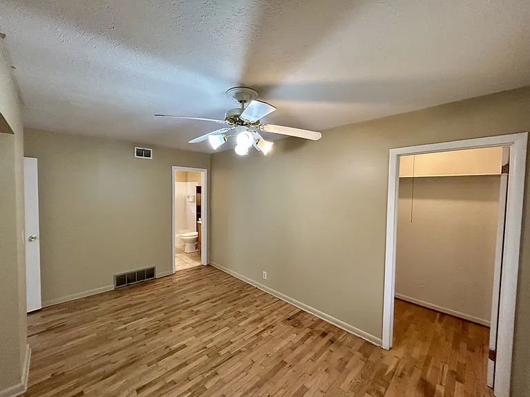 818 Elm St — Photo 11