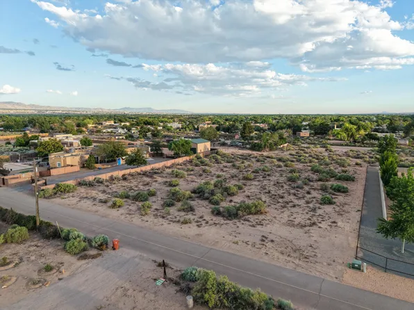 713 Perfecto Lopez Rd, Corrales, NM 87048