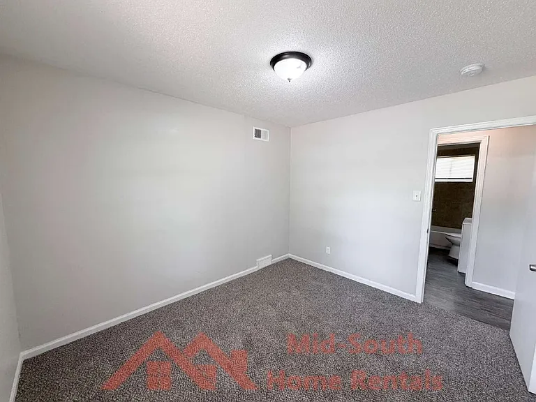 3231 Harvester Ln E — Photo 10