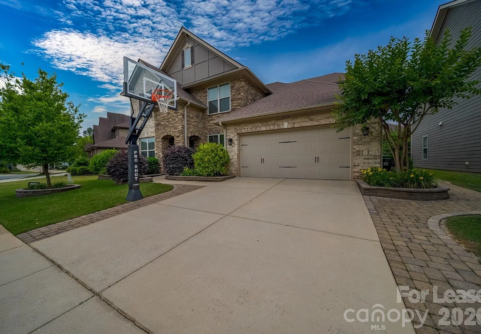 5 bed, 4.0 bath, 3841 sqft, $3,850 — Photo 2