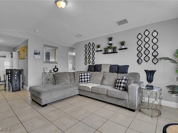 3rd image of 2401/2403 Xelda Ave N