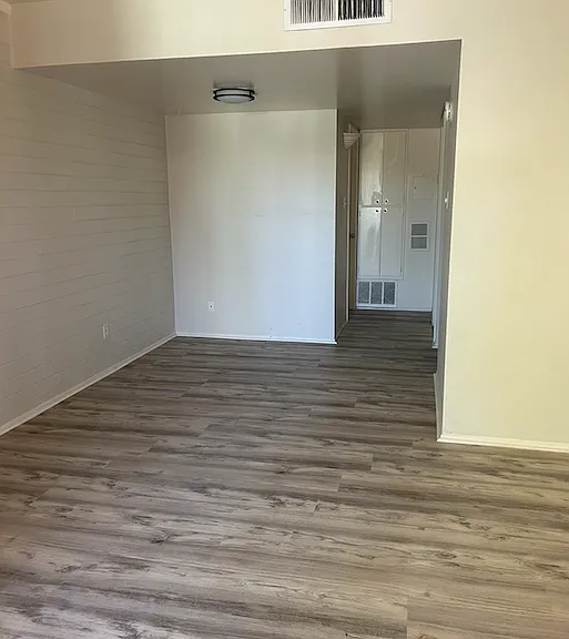320 E Willetta St #11 — Photo 6