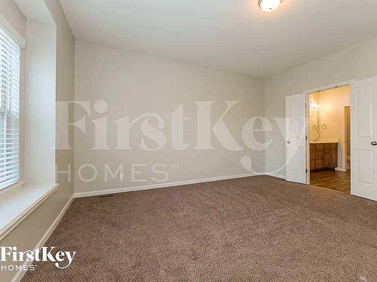 416 Rachael Cir — Photo 8