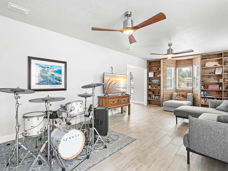 10437 Cirimoya Ln — Photo 30