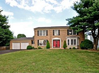 4 Chandler Ct, Plainsboro, NJ 08536