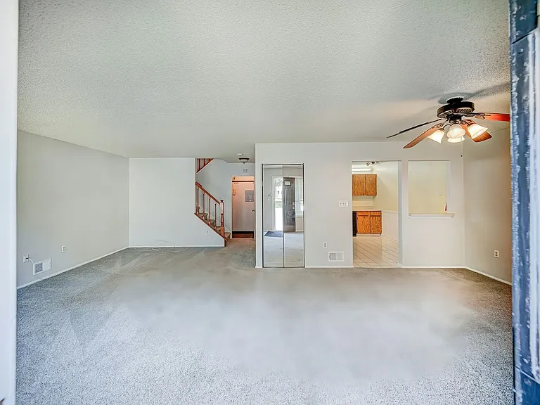 96 Versailles Ct — Photo 9