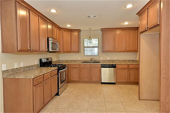 81 Yewleaf Dr — Photo 8