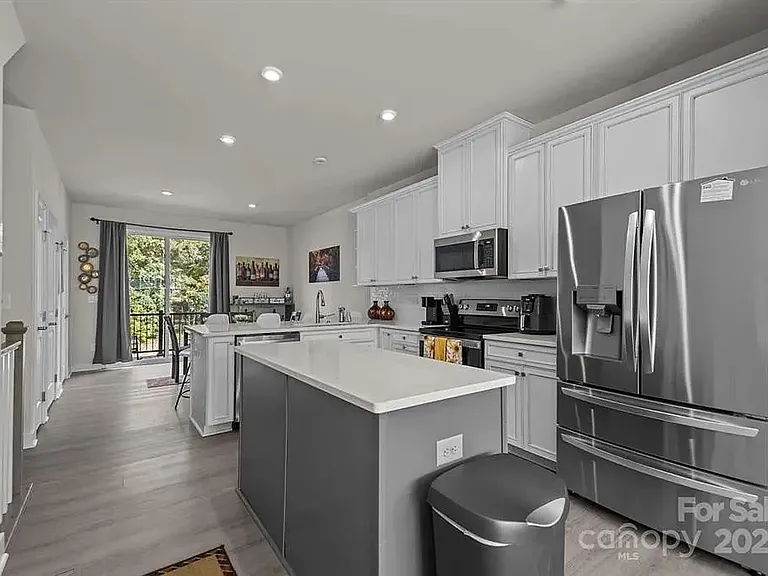 912 Broad River Ln — Photo 3