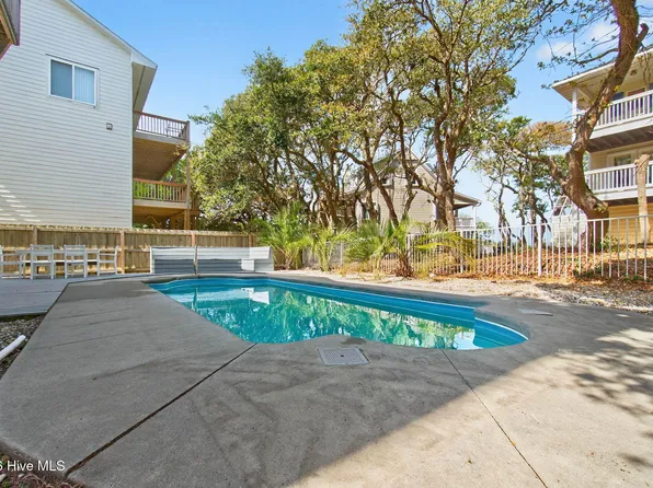 1125 S Topsail Drive, Surf City, NC 28445