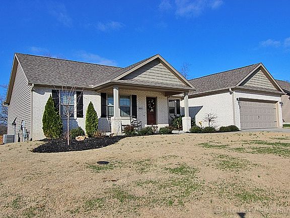 2nd image of 935 Hillcrest Dr