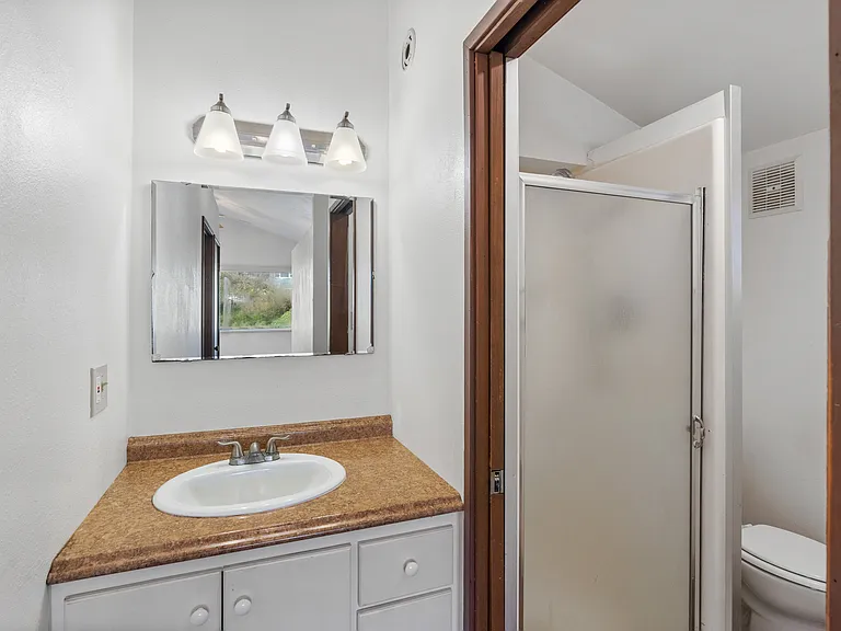 112 E 1st St #1 — Photo 12