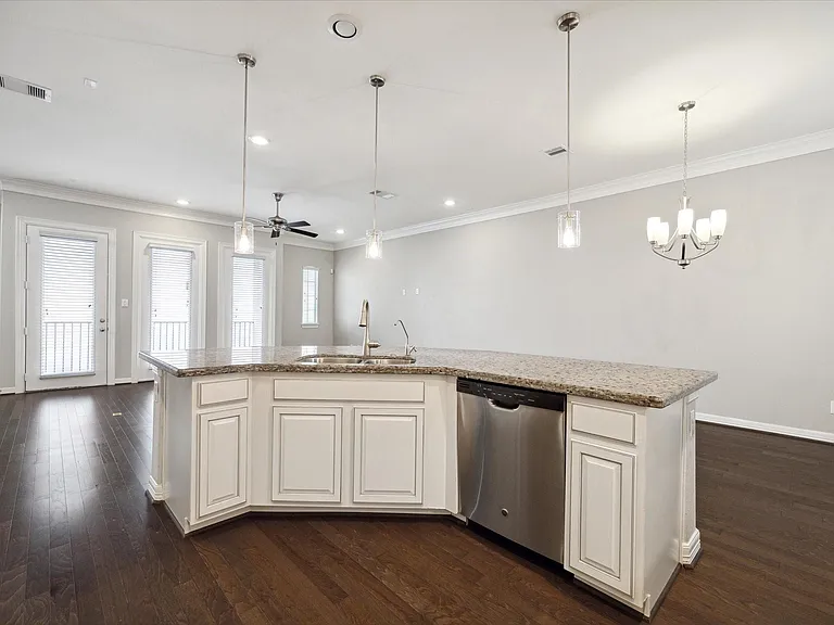 430 N Live Oak St — Photo 11