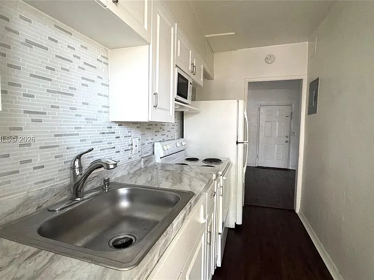 4410 NE 2nd Ave #4410 — Photo 7