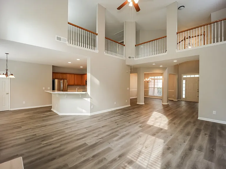 7601 Hilltop Way — Photo 5