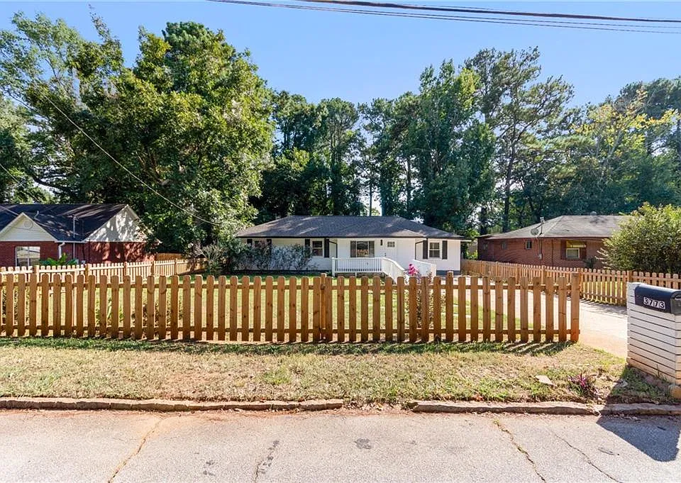 3773 Larkspur Ter