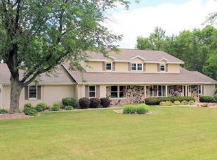 1511 N Paganica Ct, Oconomowoc, WI 53066