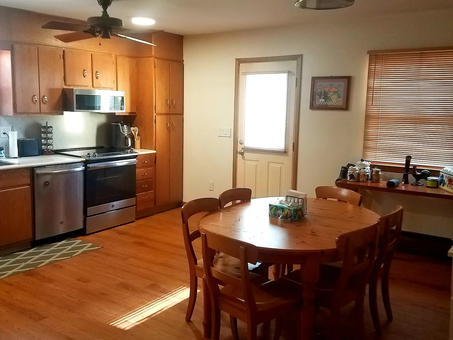 2 bed, 2.0 bath, 1600 sqft, $3,145 — Photo 4