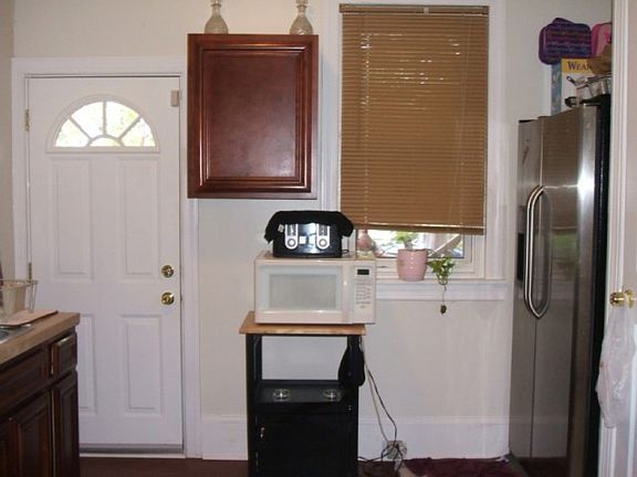 4th image of 216 W 23rd St