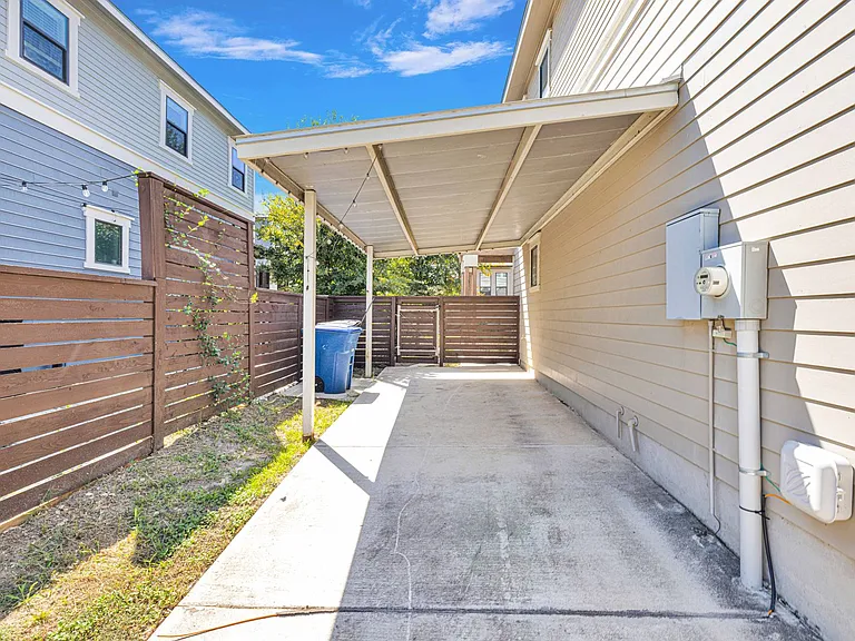 1162 N Olive St — Photo 24