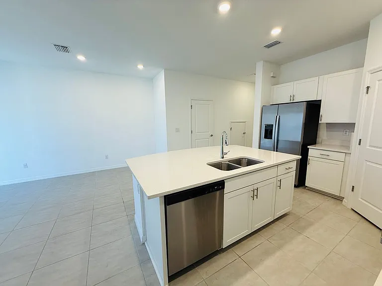 2264 Paravane Way — Photo 7