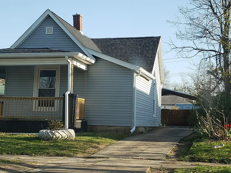 1013 Shelby Ave — Photo 2