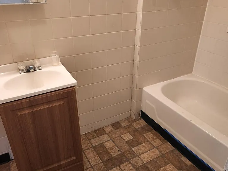 125 Franklin Ave #3 — Photo 8