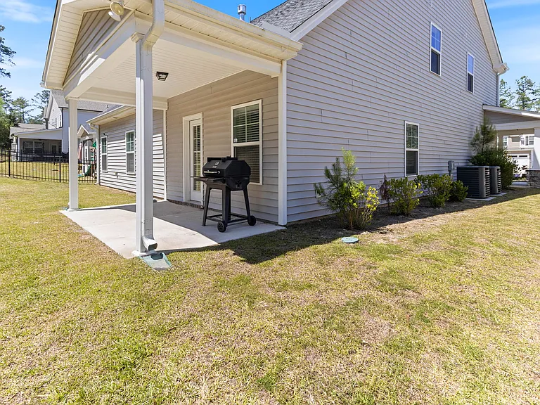 66 Kensington Dr — Photo 36