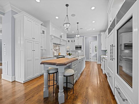 5th image of 3313 Darien Dr