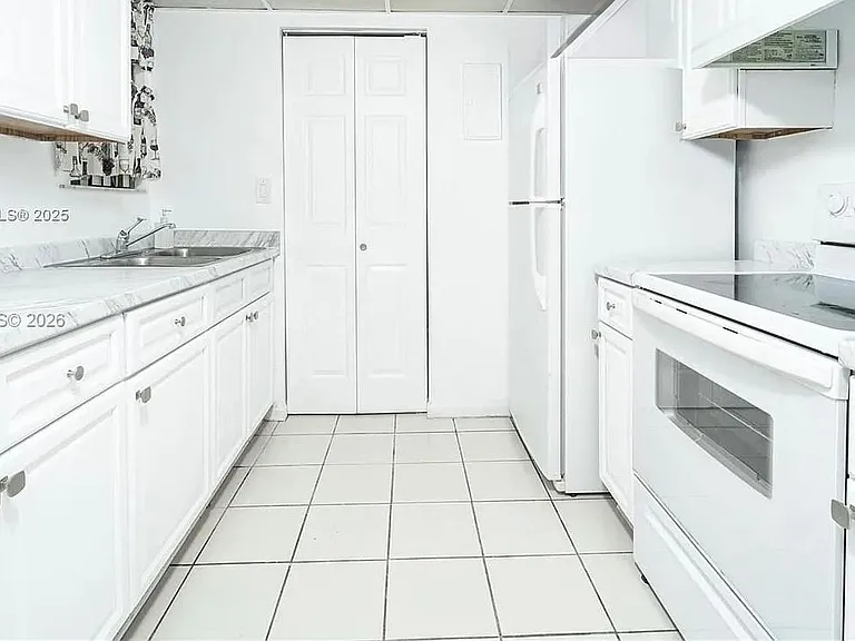 576 NW 114th Ave #203 — Photo 2