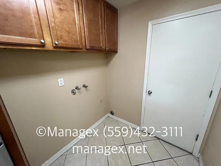 7166 N Fruit Ave #140 — Photo 6