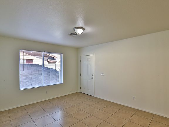 3rd image of 815 E 4th Pl APT B