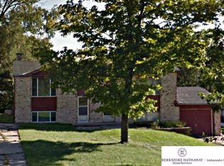 6425 Hartman Ave, Omaha, NE 68104