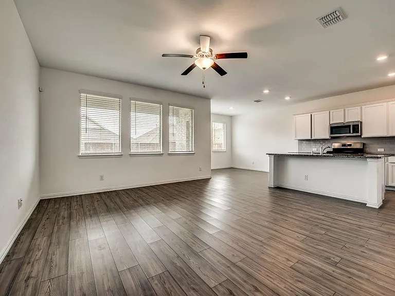 5836 Priory Dr — Photo 9