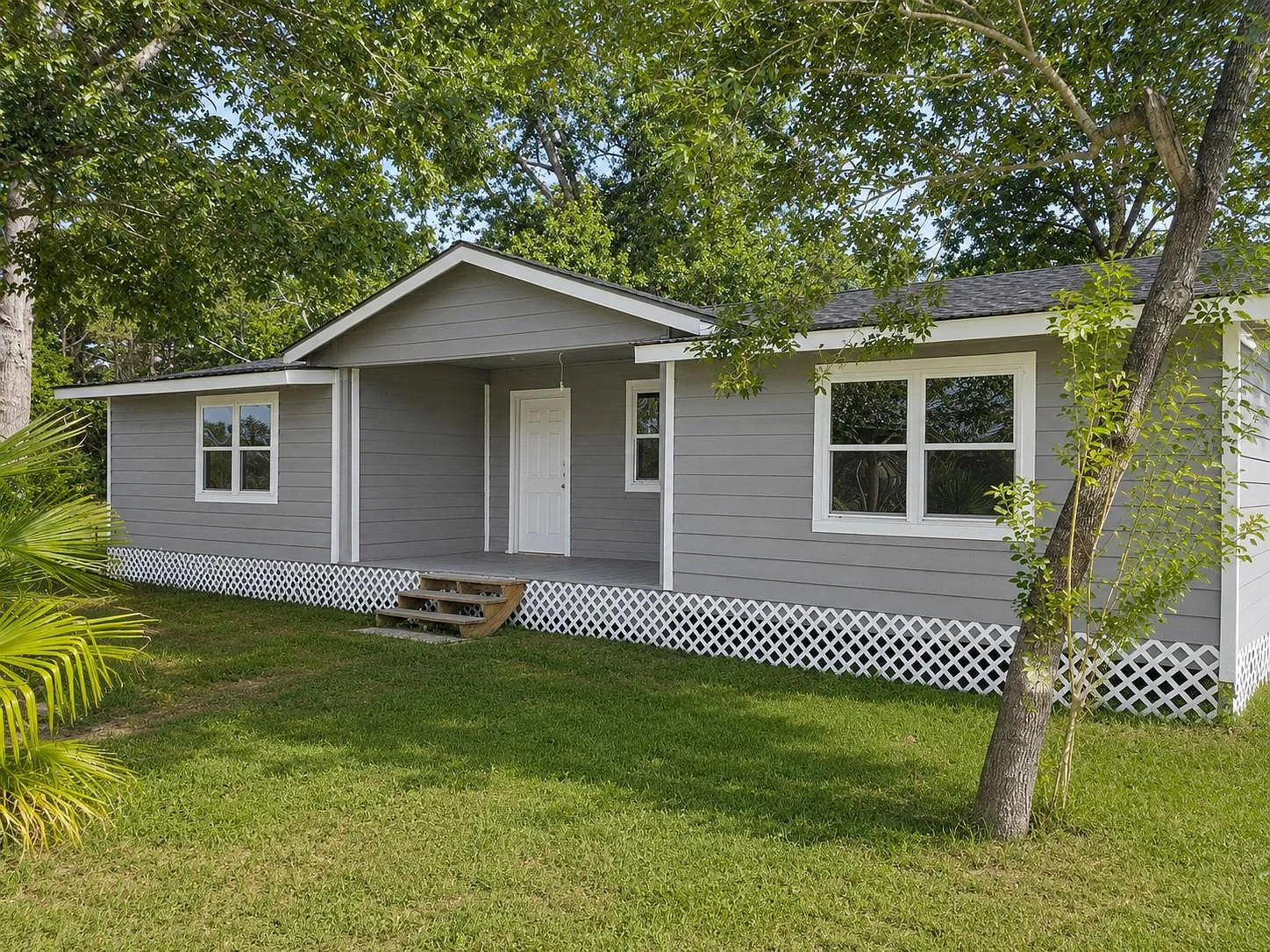 3 bed, 2.0 bath, 2064 sqft, $1,900 — Photo 2