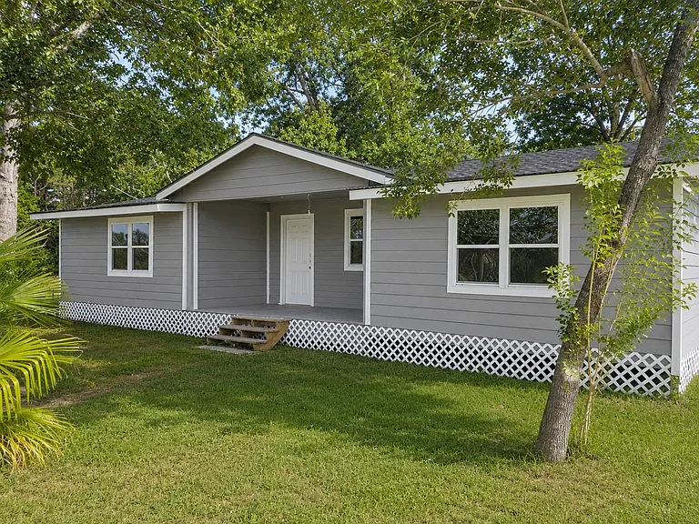 227 Live Oak Ln — Photo 2