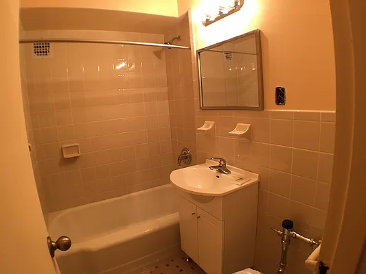 Rented by Kew Forest Realty Inc | media 22