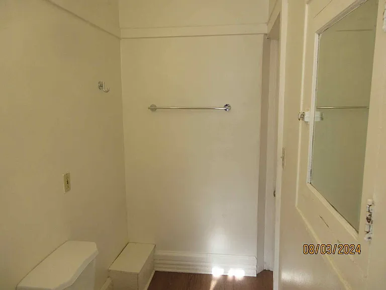 901 E Wright St — Photo 12