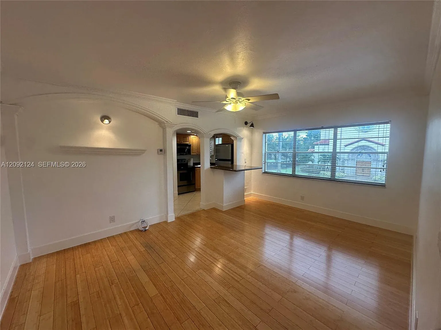 Victoria Courts Condo — Photo 3