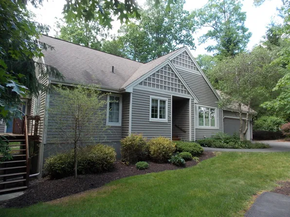 178 Golf View Ln, Hawley, PA 18428
