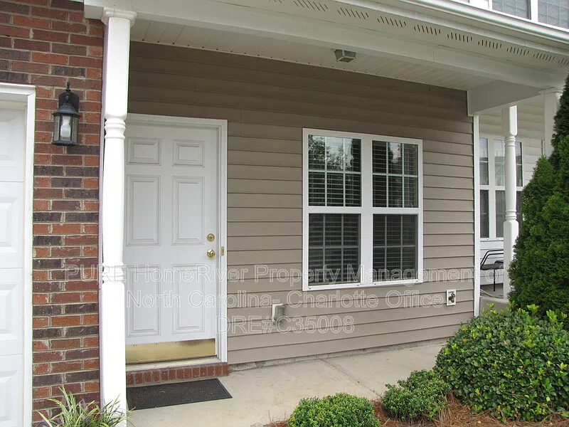 3 bed, 2.5 bath, 1553 sqft, $1,850 — Photo 2