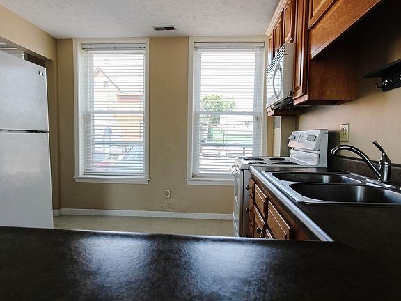 3rd image of 101 N Franklin St APT 1