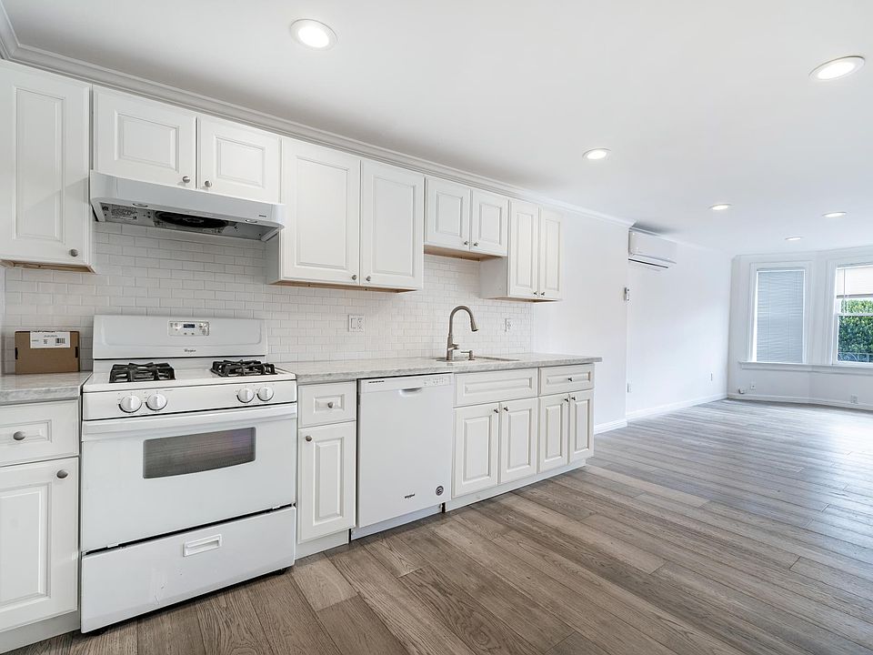 Open Kitchen / Living Area