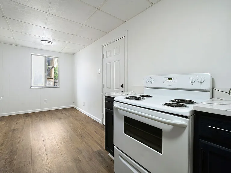 226 W 9th Ave #4 — Photo 2