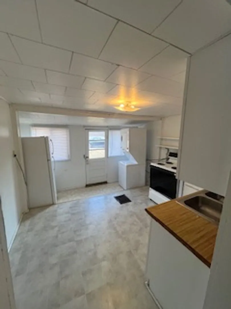 547 S Lincoln St — Photo 2