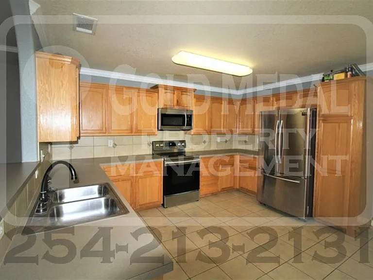 401 Hedy Dr — Photo 7