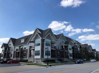 3655 S Deer Creek Pkwy, New Berlin, WI 53151